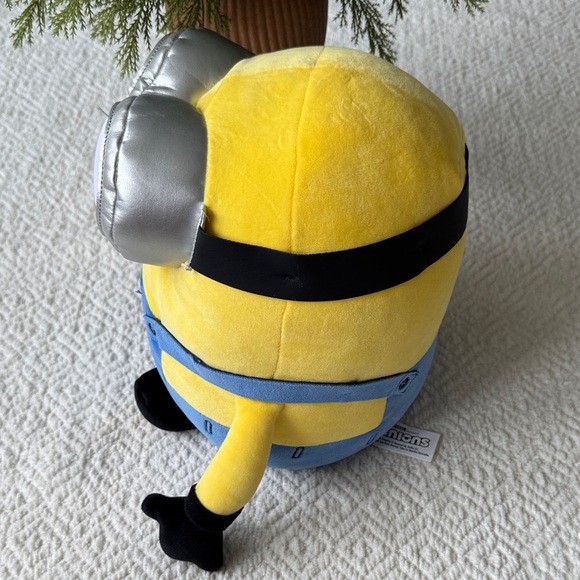 Despicable Me Minions Stuffed Animal Set - Yellow and Blue - Picture 8 of 13